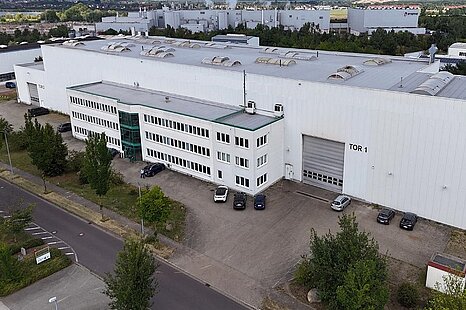 N&auml;he Magdeburg | ca. 4.500 m&sup2; Produktionsfl&auml;che | teilbar ab ca. 2.300 m&sup2; | 90 t Kran
