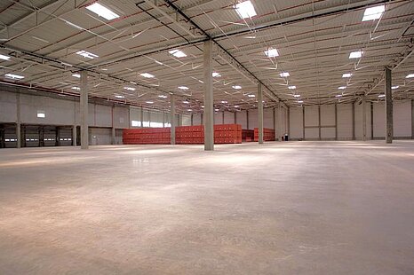 ca. 1.300 m² Lager-/Produktionsfläche inkl. Büro zu vermieten ca. 1.300 m² Lager-/Produktionsfläche inkl. Büro zu vermieten