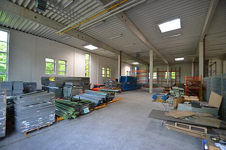 ca. 1.700 m² große, ebenerdige Hallenfläche in Flughafennähe ca. 1.700 m² große, ebenerdige Hallenfläche in Flughafennähe