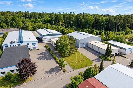 WIMSHEIM | CA. 2.460 m&sup2; LAGER-/PRODUKTIONSHALLE | &Uuml;BERDACHTE ANDIENUNG | PROVISIONSFREI