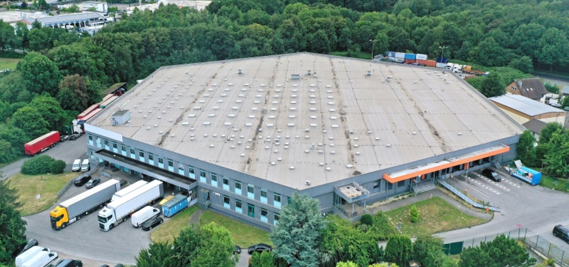 Außenansicht Hallenfläche