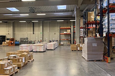 Hallenfläche mit ca. 2.300 m² zzgl. großzügiger Außenfläche zu vermieten Hallenfläche mit ca. 2.300 m² zzgl. großzügiger Außenfläche zu vermieten