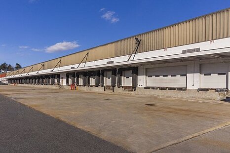ca. 2.500 m&sup2; Lager-/Logistikhalle | Rampen | ideale Verkehrsanbindung