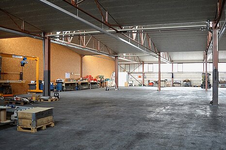 Ergolding, ca. 2.900 m² Lager- und Produktionsfläche zuzüglich Büro- und Sozialfläche zu vermieten Ergolding, ca. 2.900 m² Lager- und Produktionsfläche zuzüglich Büro- und Sozialfläche zu vermieten