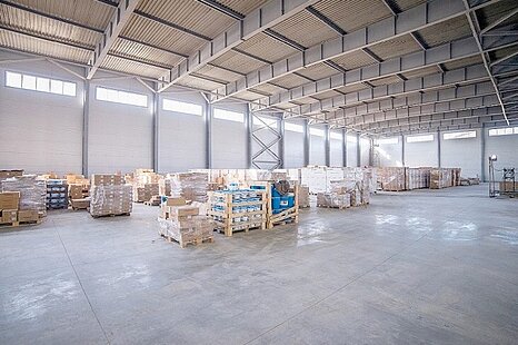 Schwandorf, ca. 1.400 m&sup2; Lagerfl&auml;che zu vermieten