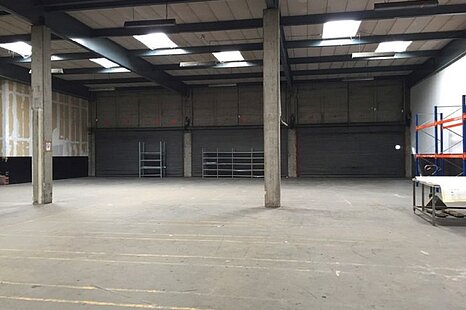 Lager- und Produktionshalle mit Büro und großzügiger Freifläche Lager- und Produktionshalle mit Büro und großzügiger Freifläche