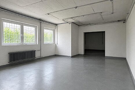 ca. 109 m² große, ebenerdige Hallenfläche mit Büro ca. 109 m² große, ebenerdige Hallenfläche mit Büro