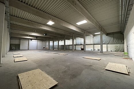 ca. 5.460 m² Lager-/Produktions-/Laborfläche in Flughafennähe ca. 5.460 m² Lager-/Produktions-/Laborfläche in Flughafennähe