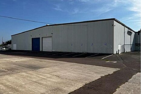 Halle (Saale) | ca. 11.800 m² | Lagerfläche + Büro | Rampe Halle (Saale) | ca. 11.800 m² | Lagerfläche + Büro | Rampe