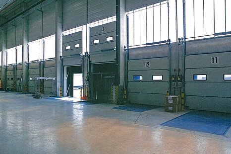 8 Rampen | ebenerdig | Top-Logistik | 10 m UKB 8 Rampen | ebenerdig | Top-Logistik | 10 m UKB