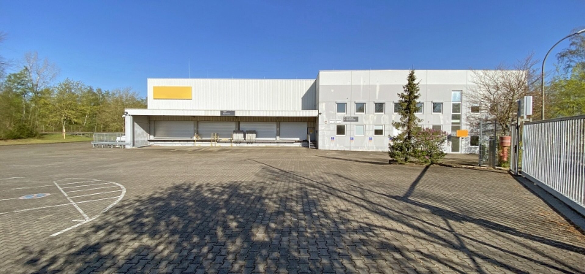 Außenansicht Hallenfläche