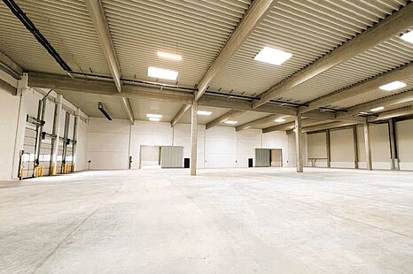 repräsenative Lager-/Produktionsfläche mit Büro und Rampe - 4.950 m² repräsenative Lager-/Produktionsfläche mit Büro und Rampe - 4.950 m²