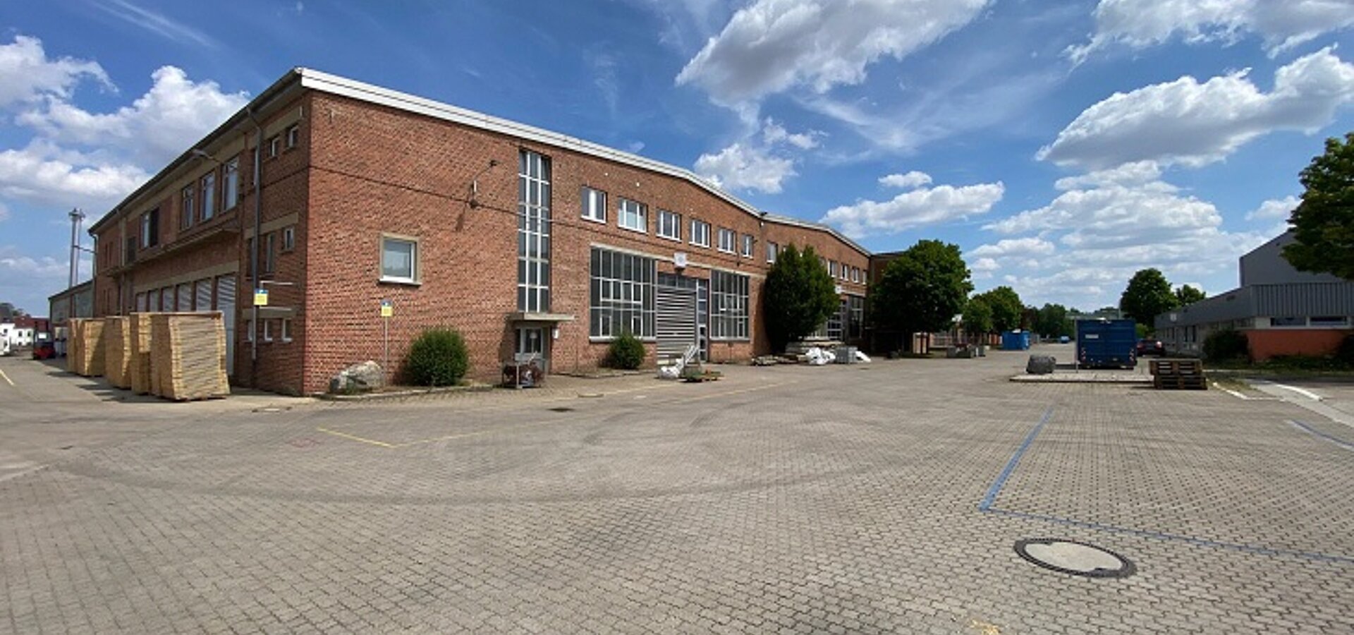 Halle 2-4 Außenansicht