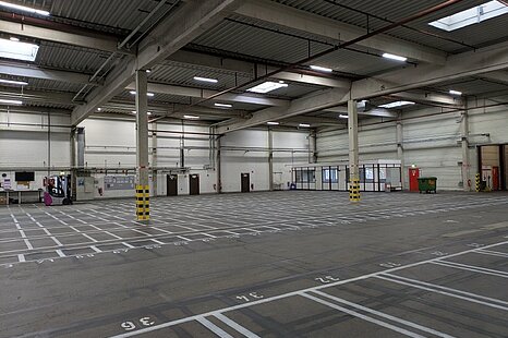 B&uuml;nde, bis zu 4.900 m&sup2; Hallenfl&auml;che mit Rampe zu vermieten