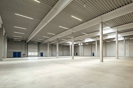 ca. 1.050 m² Hallenfläche mit 80 m² Bürofläche in Stadtlage zu vermieten ca. 1.050 m² Hallenfläche mit 80 m² Bürofläche in Stadtlage zu vermieten