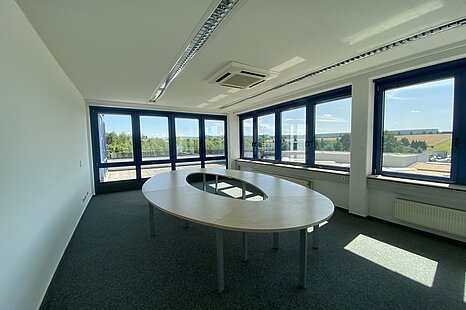 Baunatal, Fahrerunterkunft und B&uuml;rofl&auml;che direkt an der A49 mit ausreichend Parkfl&auml;che zu verkaufen