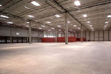 Funktionale Logistikliegenschaft mit ca. 7.000 m² Hallenfläche ab sofort zu vermieten Funktionale Logistikliegenschaft mit ca. 7.000 m² Hallenfläche ab sofort zu vermieten