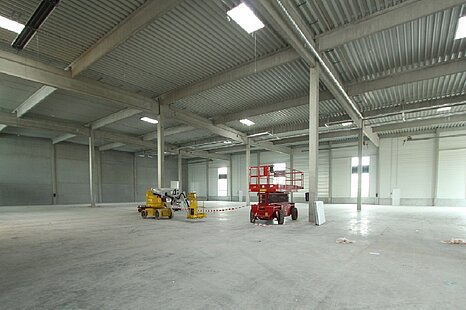 Neubau von bis zu 4.100 m² Hallen- und Büroflächen an der A94 Neubau von bis zu 4.100 m² Hallen- und Büroflächen an der A94