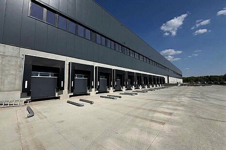 repr&auml;sentativ Hallenfl&auml;che mit ca. 6.000 m&sup2; zu vermieten