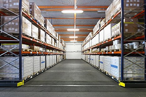 SCHWIEBERDINGEN | VIELSEITIGE HALLEN- UND B&Uuml;ROFL&Auml;CHEN | AB SOFORT ZU MIETEN