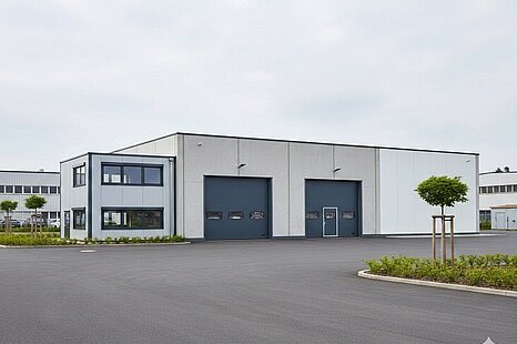 Kurzfristig verfügbare Lagerfläche mit ca. 2.700 m² zu vermieten Kurzfristig verfügbare Lagerfläche mit ca. 2.700 m² zu vermieten