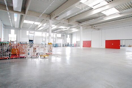 Garching, ca. 2.000 m² Hallenfläche mit 1.000 m² Büro zu vermieten