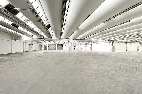 Olching, ca. 4.135 m² Produktions-, Lager- und Logistikflächen mit 225 m² Büro zu vermieten