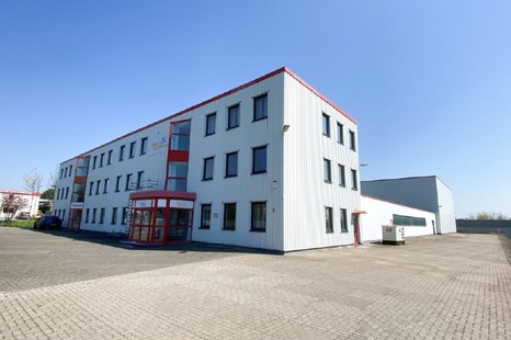 Prod./Lagerflächen ca. 2600 m² , teilbar ab 1200 m²