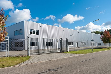 ebenerdige Tore | ca. 1.750 m² Produktions- und Bürofläche zu vermieten