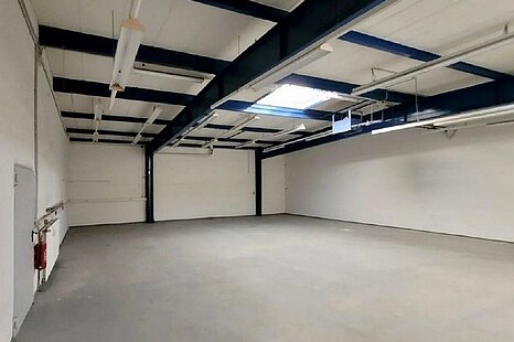 Wandsbek, ca. 150 m² große, ebenerdige Hallenfläche mit Büro